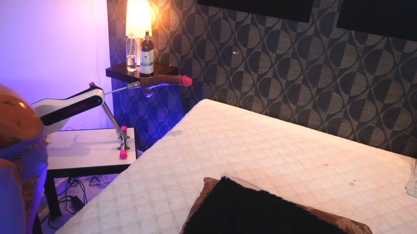 SharomRoss live cam screenshot female from Colombia on Tip.show – Interactive Live Cam Shows — screenshot #1