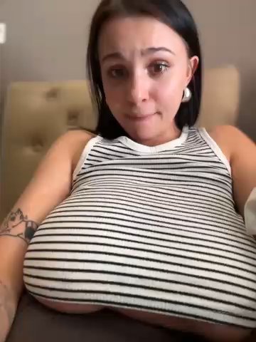 VendiMur live cam screenshot females from Russia on Tip.show – Interactive Live Cam Shows — screenshot #5