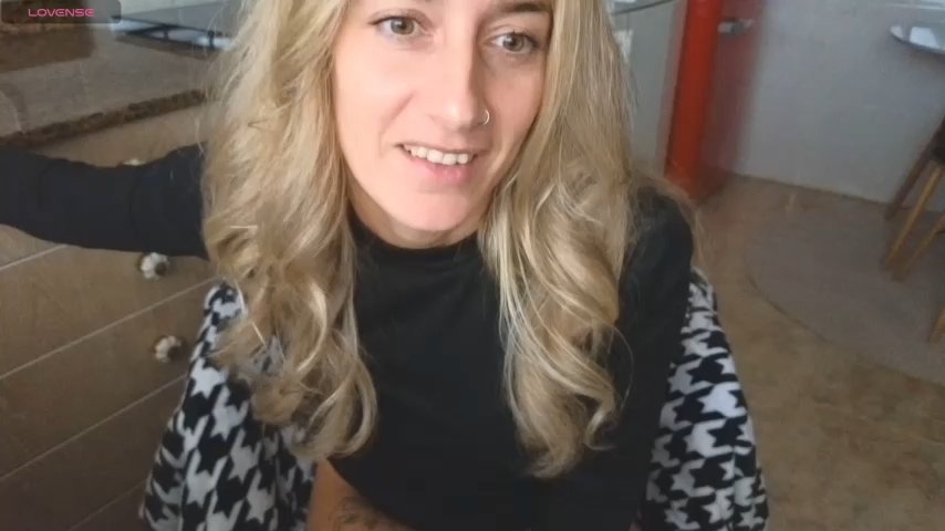 Lunamix live cam screenshot malefemale from Italy on Tip.show – Interactive Live Cam Shows — screenshot #6