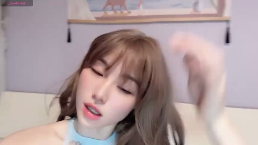 Y2Luvk live cam screenshot female on Tip.show – Interactive Live Cam Shows — screenshot #6